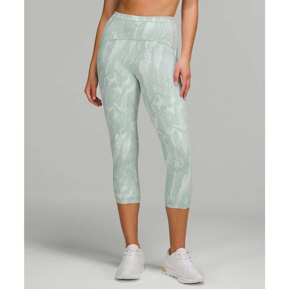 Lululemon Swift Speed High-Rise Crop 21" Reverberate Chevron Jacquard Size 4 - Picture 1 of 16